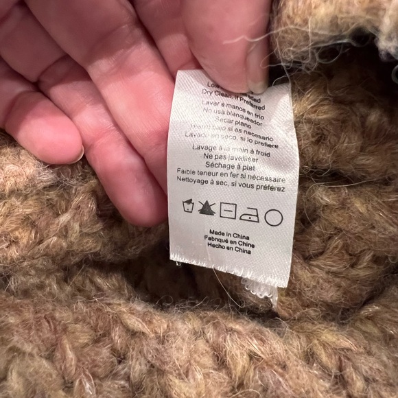 🔥🔥Lunya Chunky Alpaca Cable Knit Sweater. Size. M - Picture 10 of 13